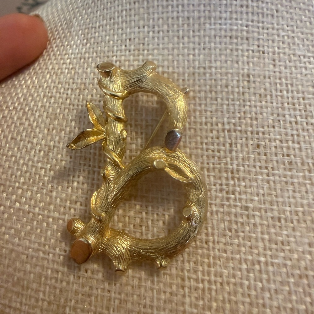 Sarah‎ Coventry Gold Initial Brooch